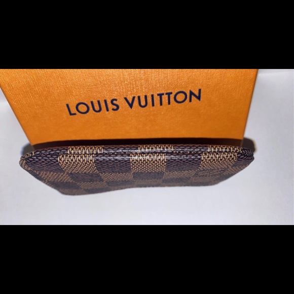 New Louis Vuitton Key Pouch - Picture 2 of 3